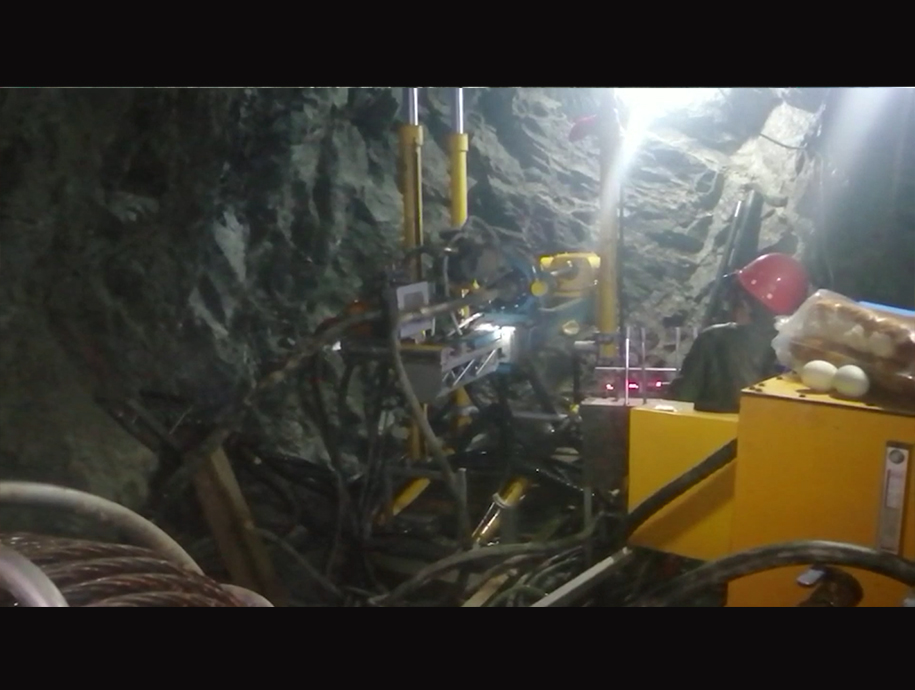 钢索取芯 探矿钻机 在辽宁润泽工程 现场钻探施工