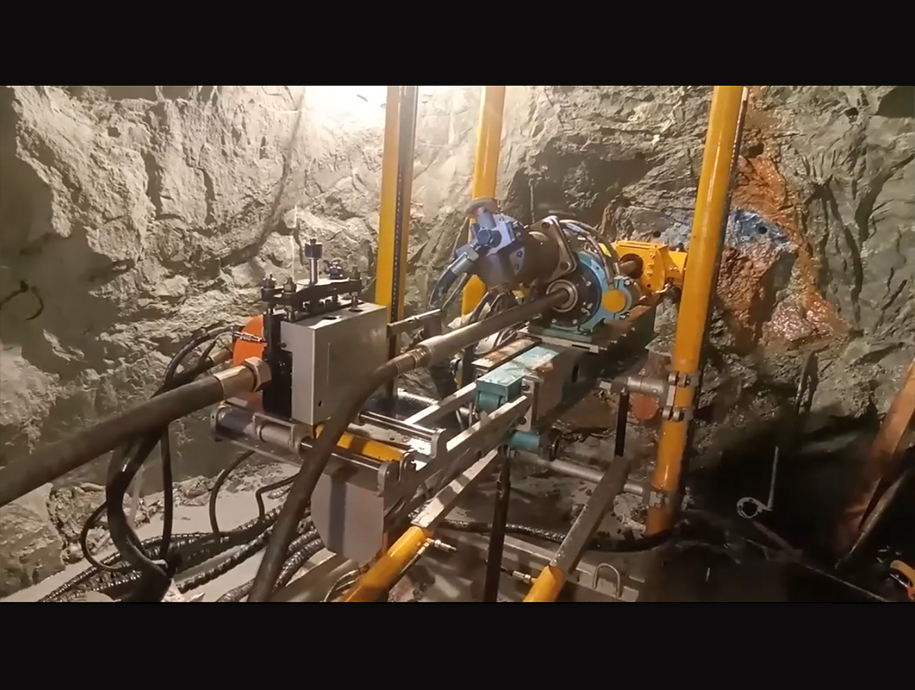 钢索取芯 探矿钻机 在河北汇岩工程 现场开机钻探施工